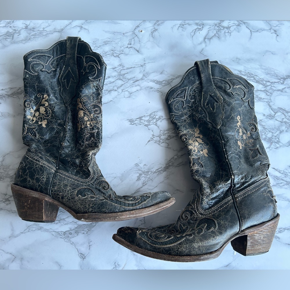 Women’s Corral Distressed Black And Gold Embroide… - image 1